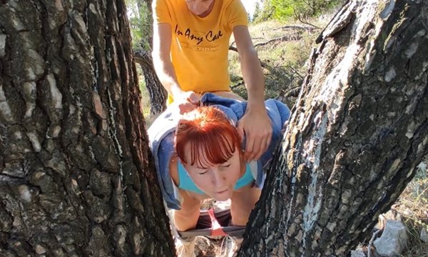 Отправились с толстой женой за грибами и застряли между двух сосен.